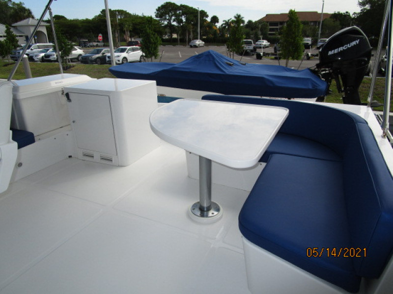 55' Ocean Alexander flybridge aft