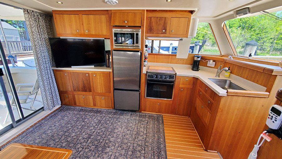2004 Mainship 390 Sedan