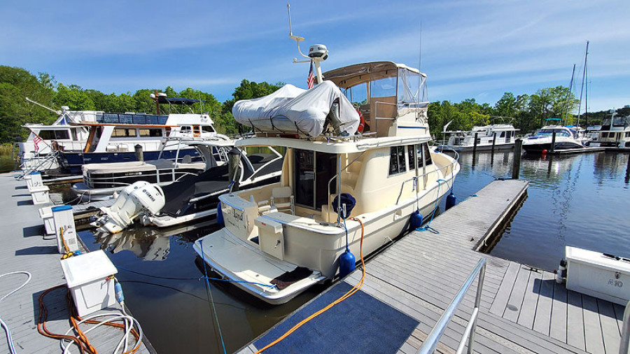 2004 Mainship 390 Sedan