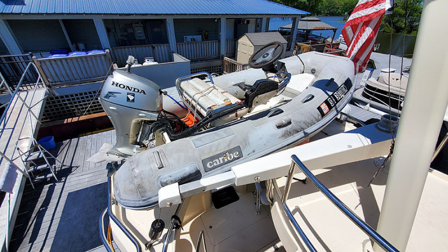 2004 Mainship 390 Sedan