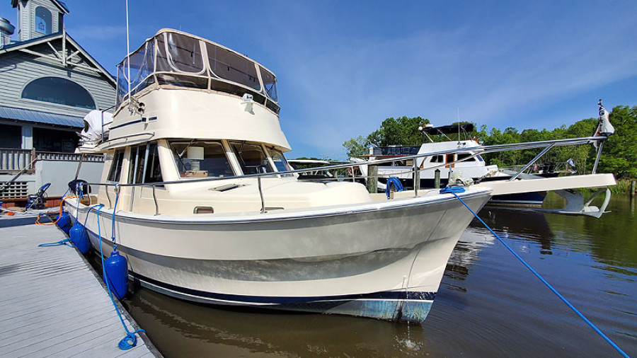 2004 Mainship 390 Sedan