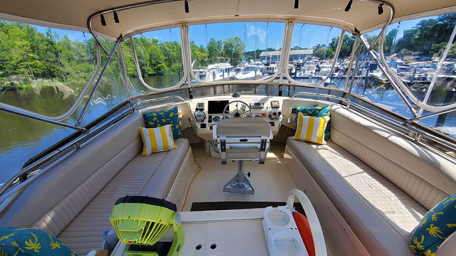2004 Mainship 390 Sedan