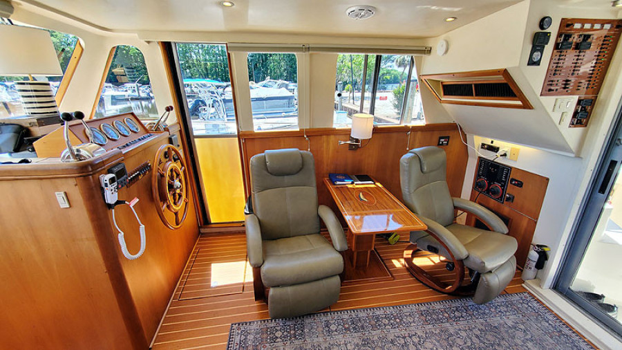 2004 Mainship 390 Sedan