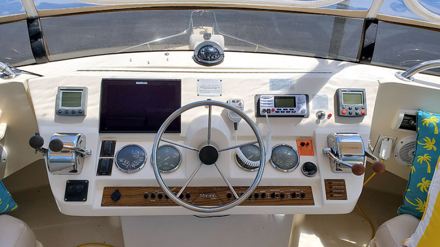 2004 Mainship 390 Sedan