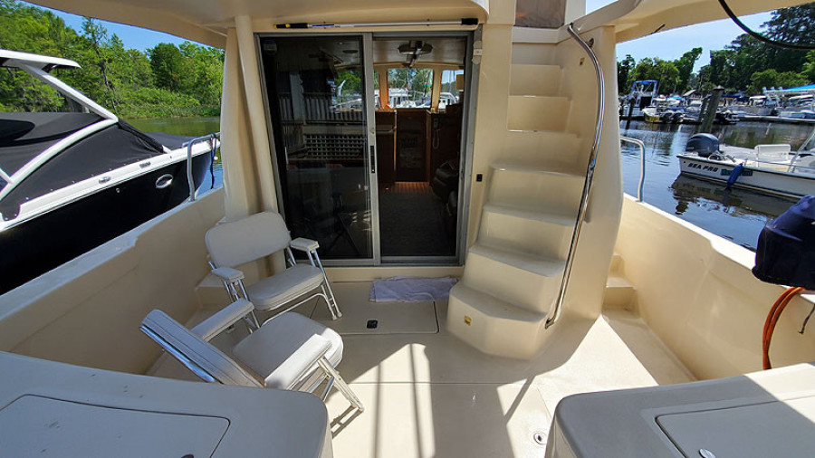 2004 Mainship 390 Sedan