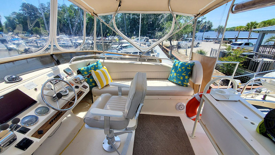 2004 Mainship 390 Sedan