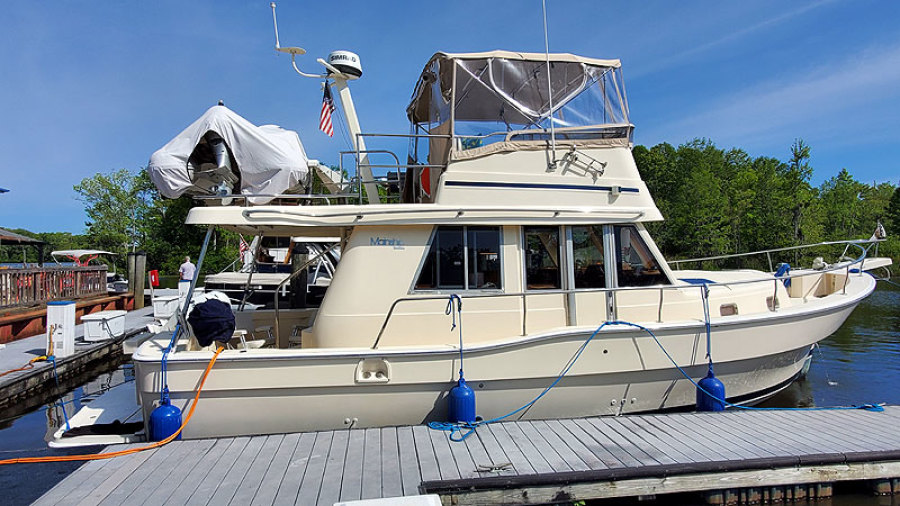 2004 Mainship 390 Sedan