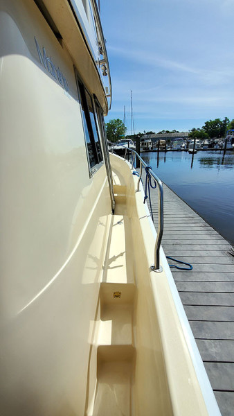 2004 Mainship 390 Sedan