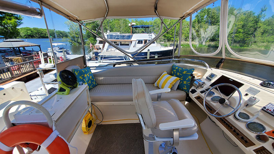 2004 Mainship 390 Sedan