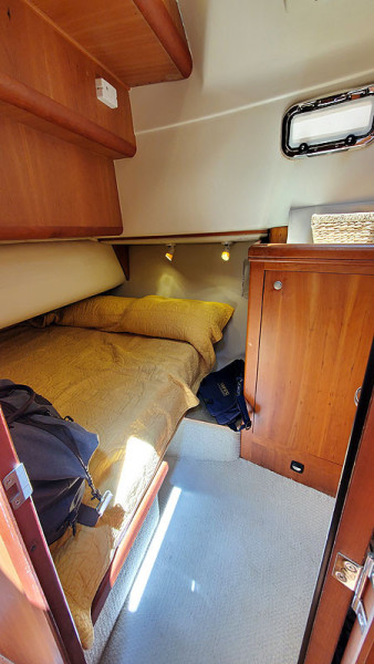 2004 Mainship 390 Sedan