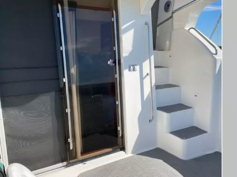 2001 Silverton 330 Sport Bridge