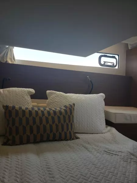 2019 33 Jeanneau Express - Guest Stateroom