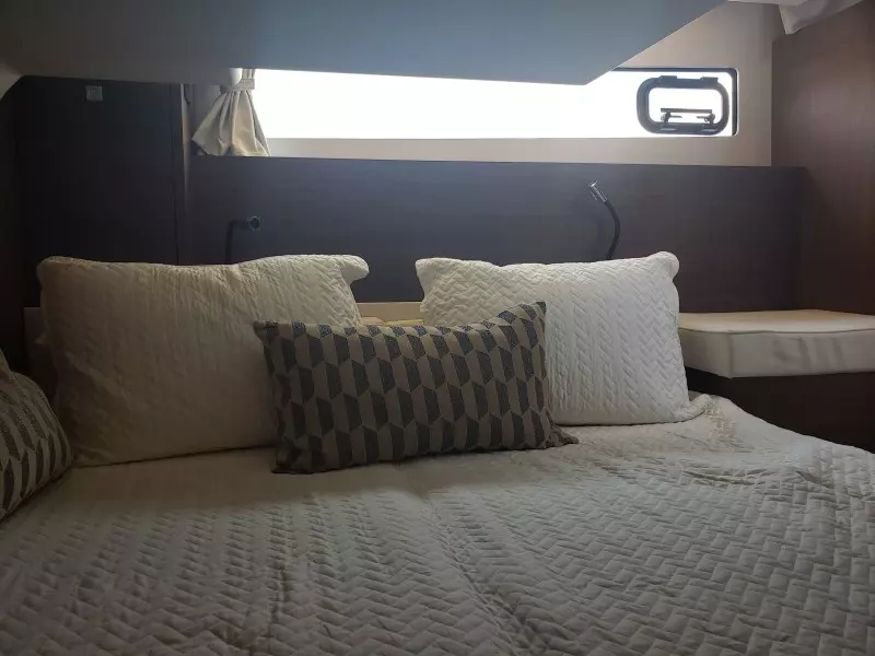 2019 33 Jeanneau Express - Guest Stateroom