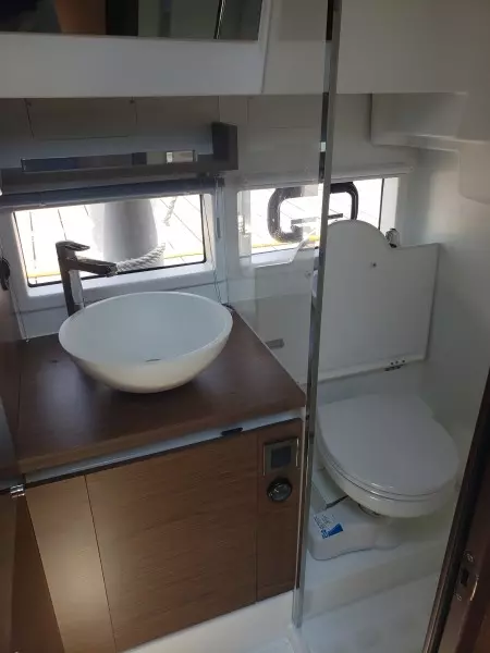2019 33 Jeanneau Express - Head