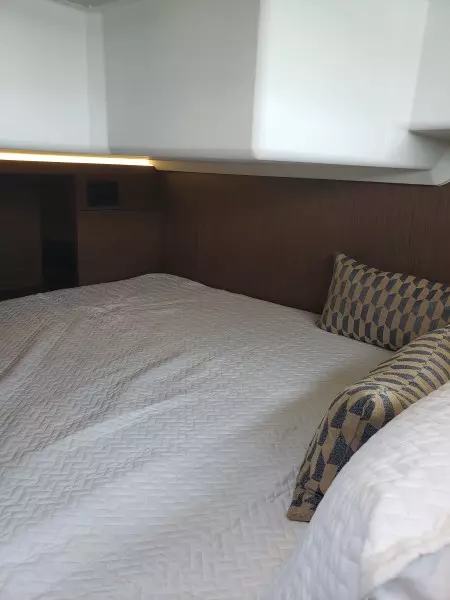 2019 33 Jeanneau Express - Guest Stateroom