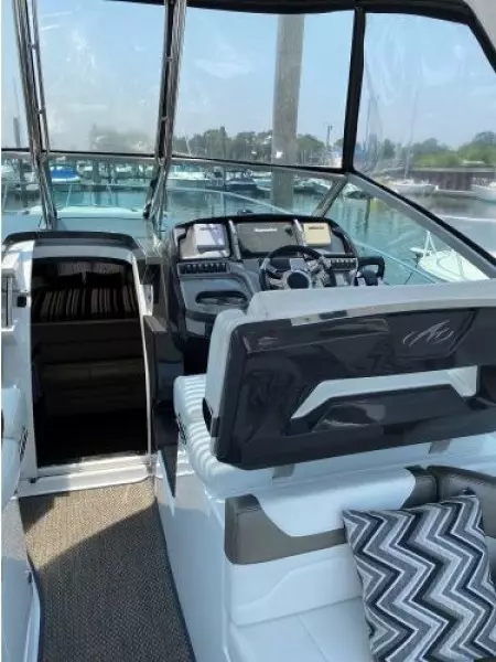 2015 Monterey 335 Sport Yacht