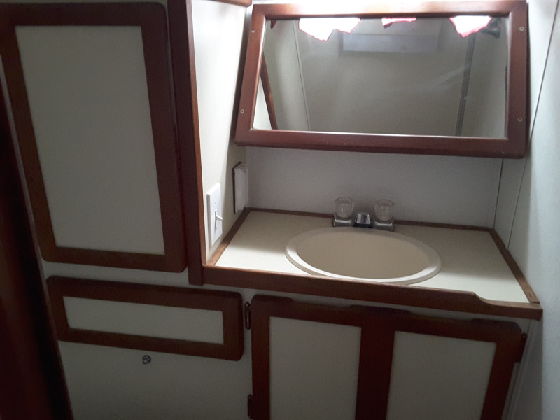 1984 Uniflite Aft cabin