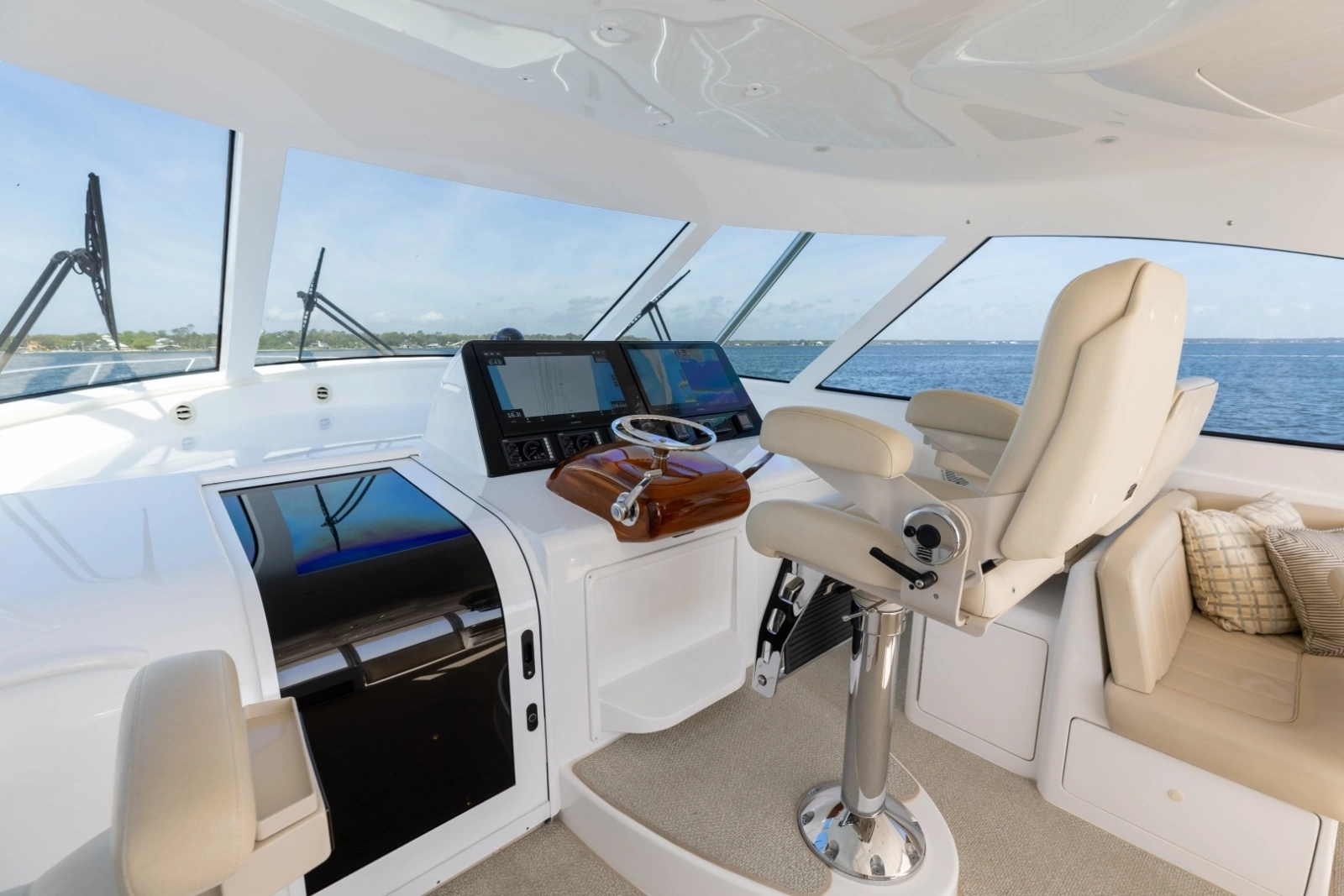 2018 52 Viking Sport Tower Wild Eagle Helm Deck (2)
