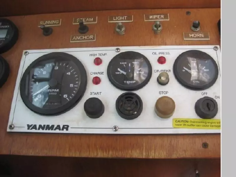1976 Fisher Pilothouse 30