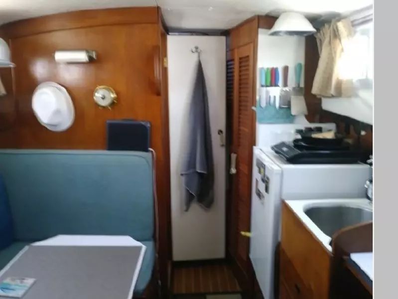 1976 Fisher Pilothouse 30