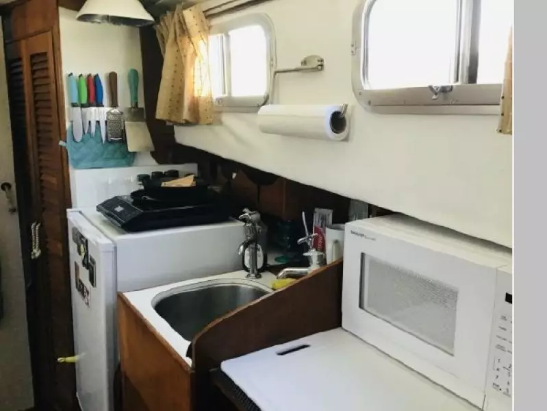 1976 Fisher Pilothouse 30