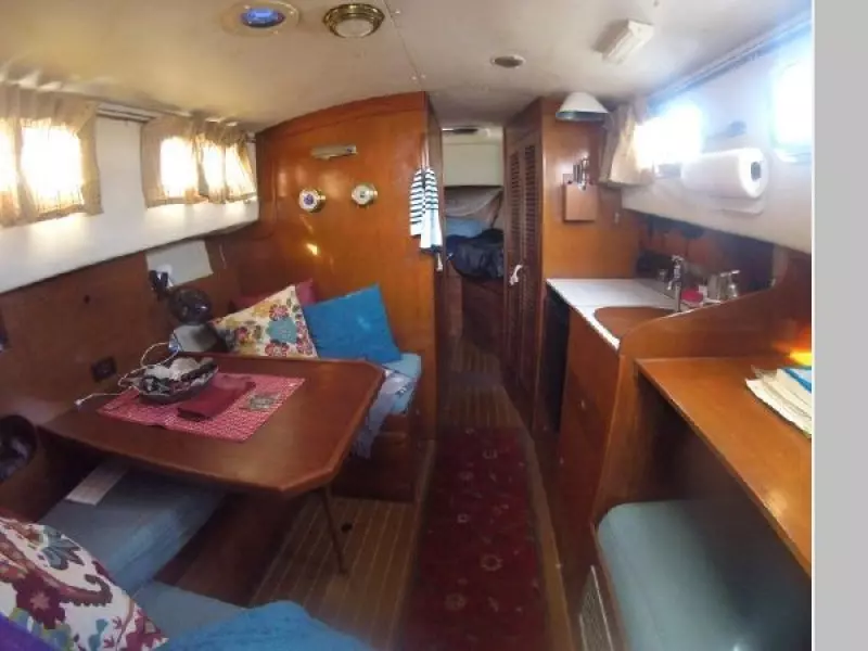 1976 Fisher Pilothouse 30