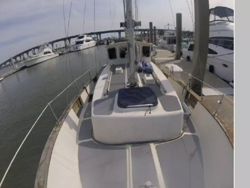 1976 Fisher Pilothouse 30