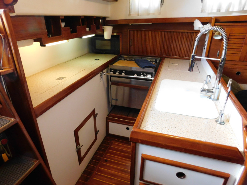 1989 Brewer 44
