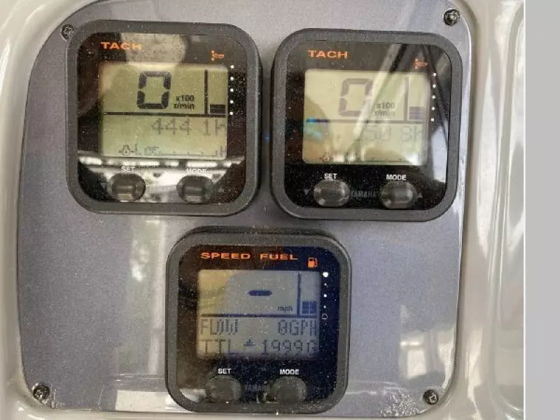 2013 Robalo R245 Walkaround