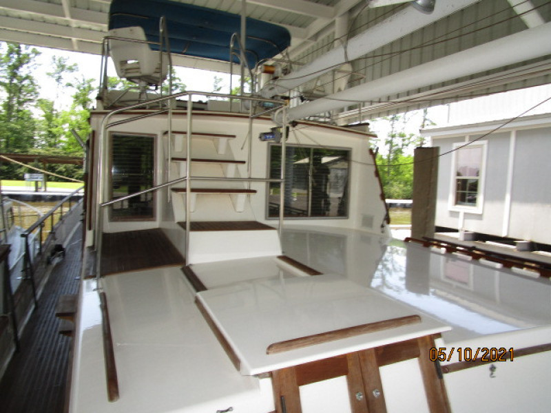 49' Grand Banks trunk cabin forward