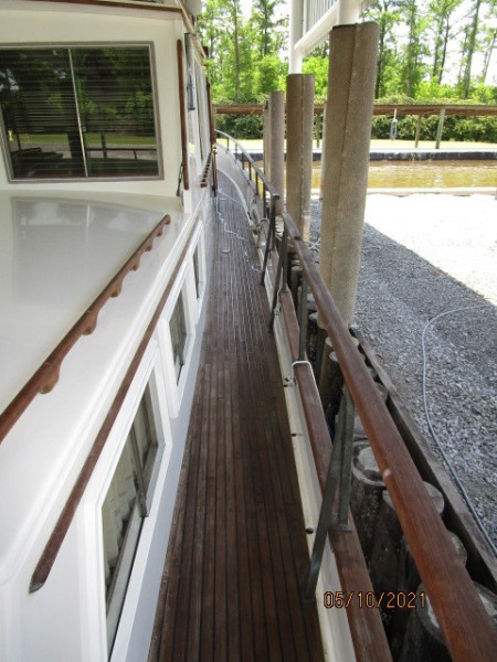 49' Grand Banks starboard side deck1