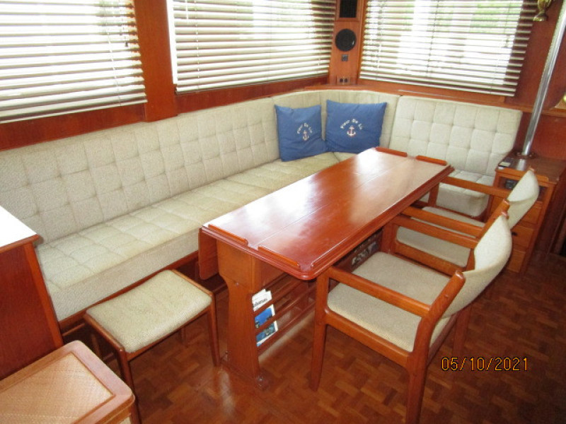 49' Grand Banks salon starboard seating