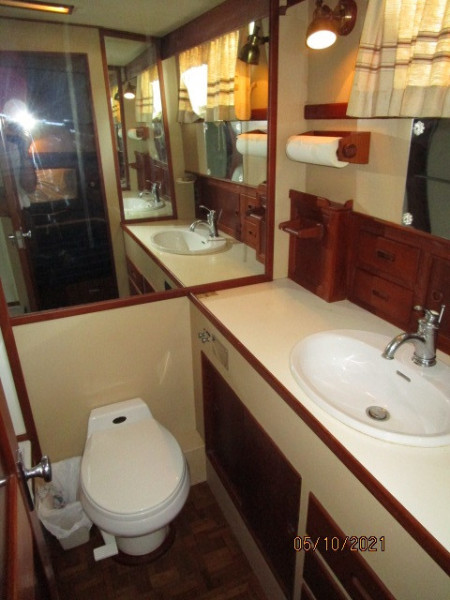 49' Grand Banks master stateroom head