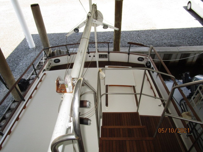 49' Grand Banks trunk cabin aft