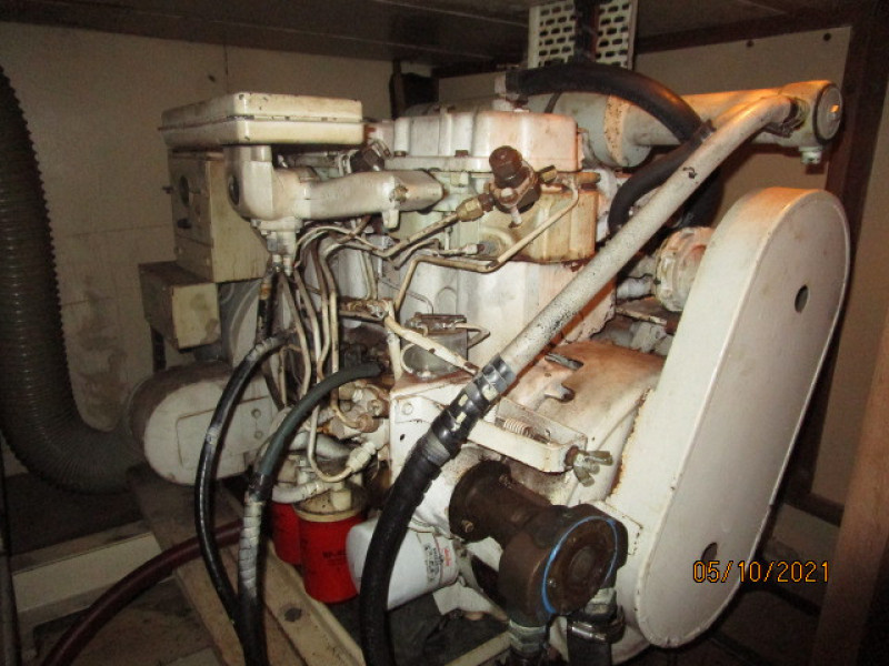 49' Grand Banks aft generator1
