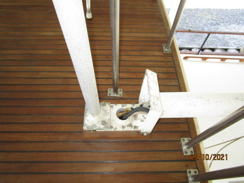 49' Grand Banks mast hinge