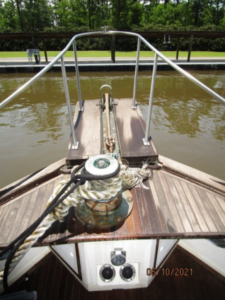 49' Grand Banks anchor windlass