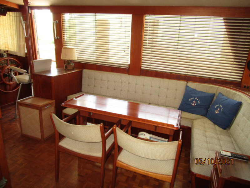 49' Grand Banks salon starboard