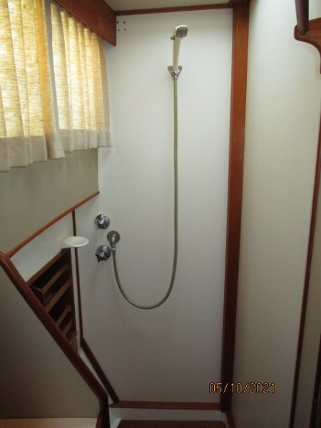49' Grand Banks guest shower
