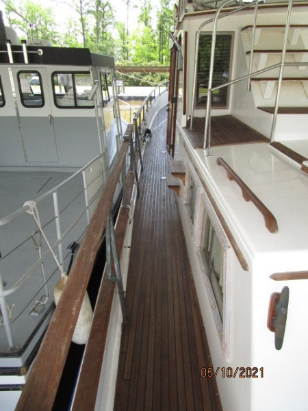 49' Grand Banks port side deck1