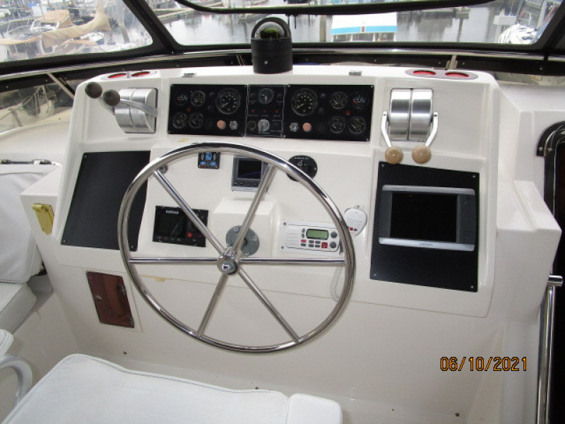 55' Symbol flybridge helm2