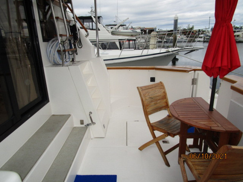 55' Symbol cockpit starboard