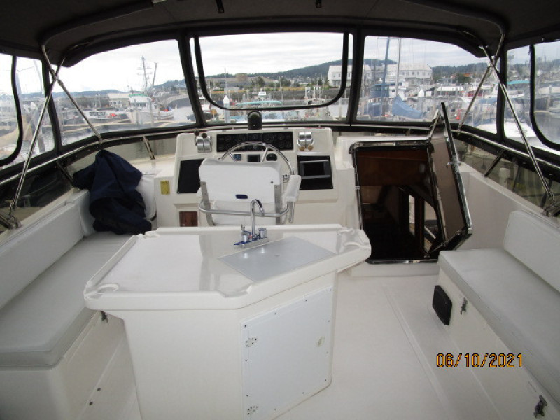 55' Symbol flybridge forward