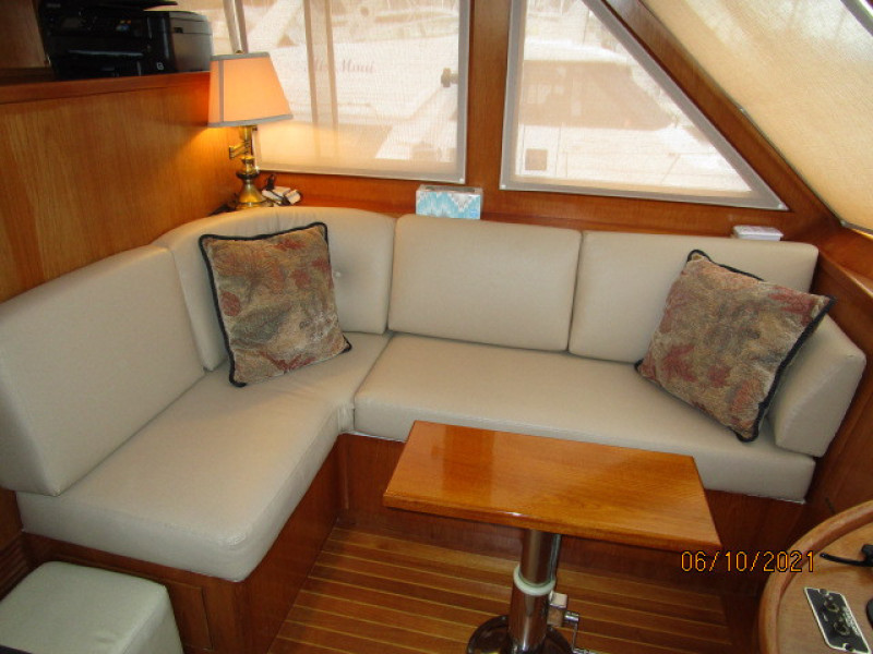 55' Symbol pilothouse port seating