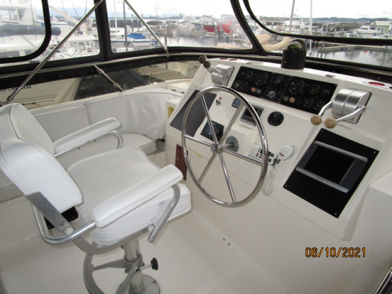 55' Symbol flybridge helm1