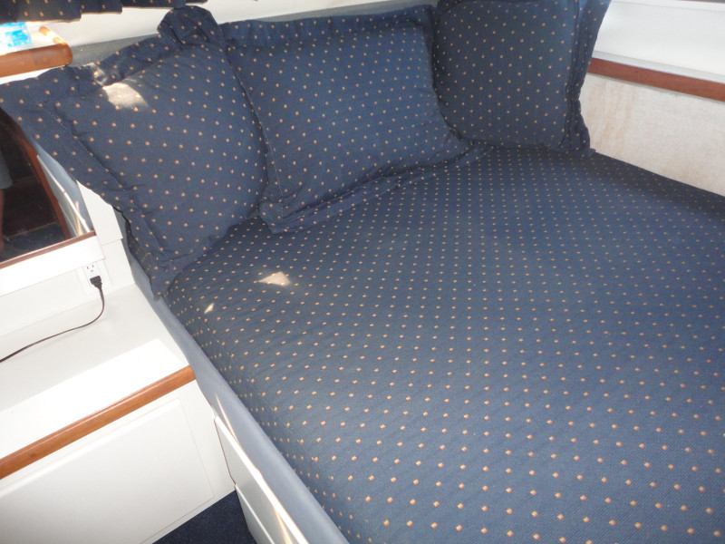 1994 Carver 300 Aft Cabin