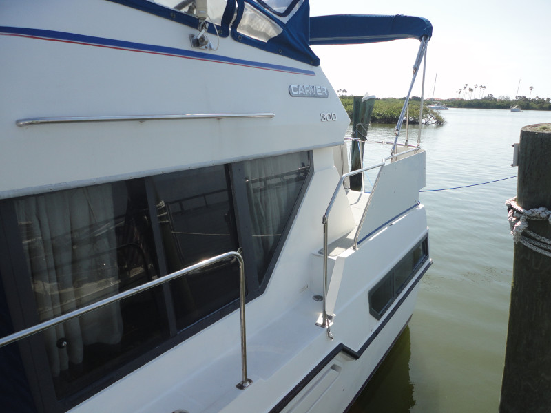 1994 Carver 300 Aft Cabin