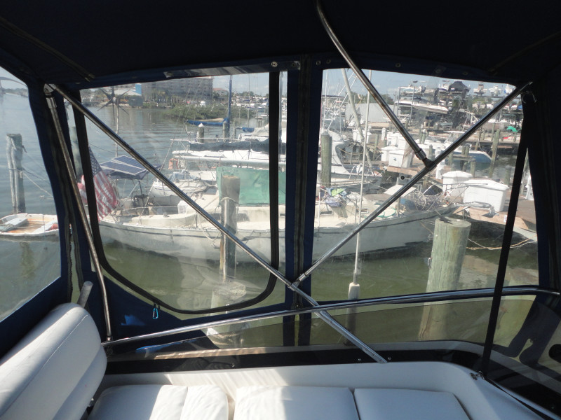 1994 Carver 300 Aft Cabin