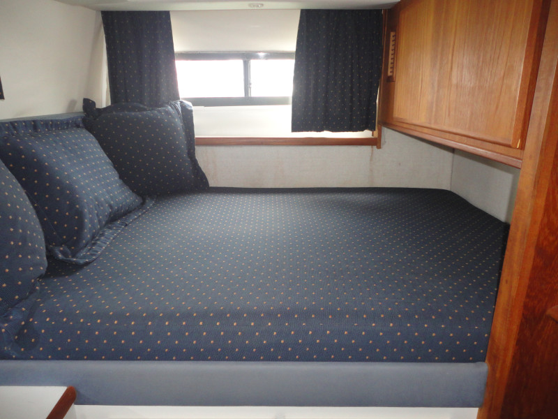 1994 Carver 300 Aft Cabin