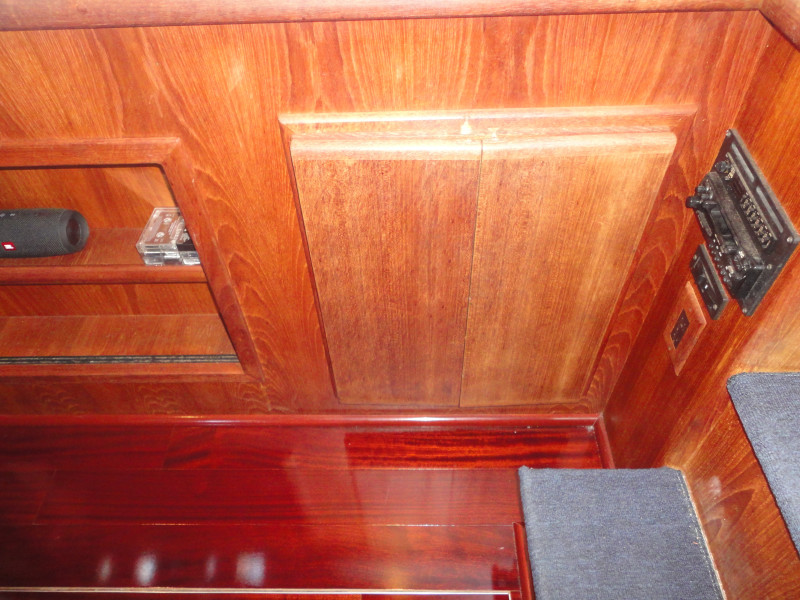 1994 Carver 300 Aft Cabin